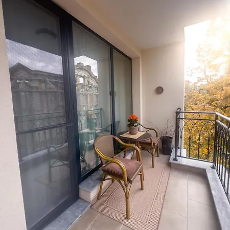 Apartment 42- Modern Cozy Near Center