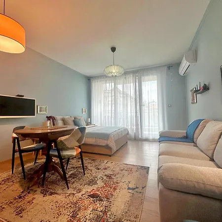 42- Modern Cozy Near Center 플로브디프